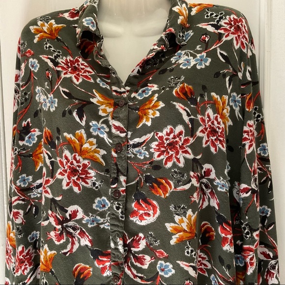 Bailey & Chloe Green Floral Button Down shirt Hi Lo style SZ Med - Picture 2 of 9